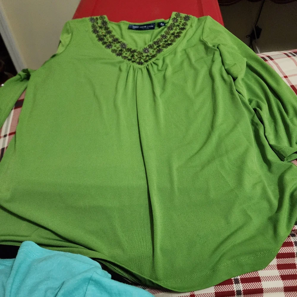 Top - Picture 3 of 3